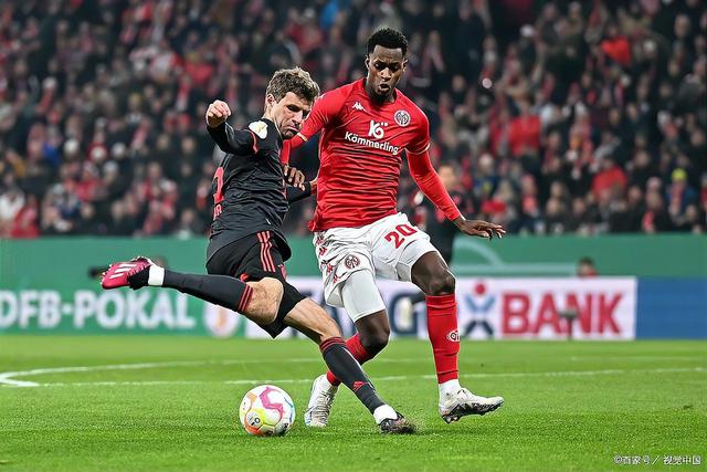 美因茨队在联赛中努力奋斗，最终获胜