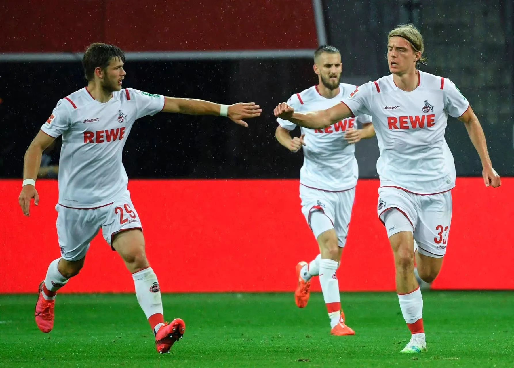 汉堡球队状态低迷，主场不敌对手遭遇惨败的简单介绍