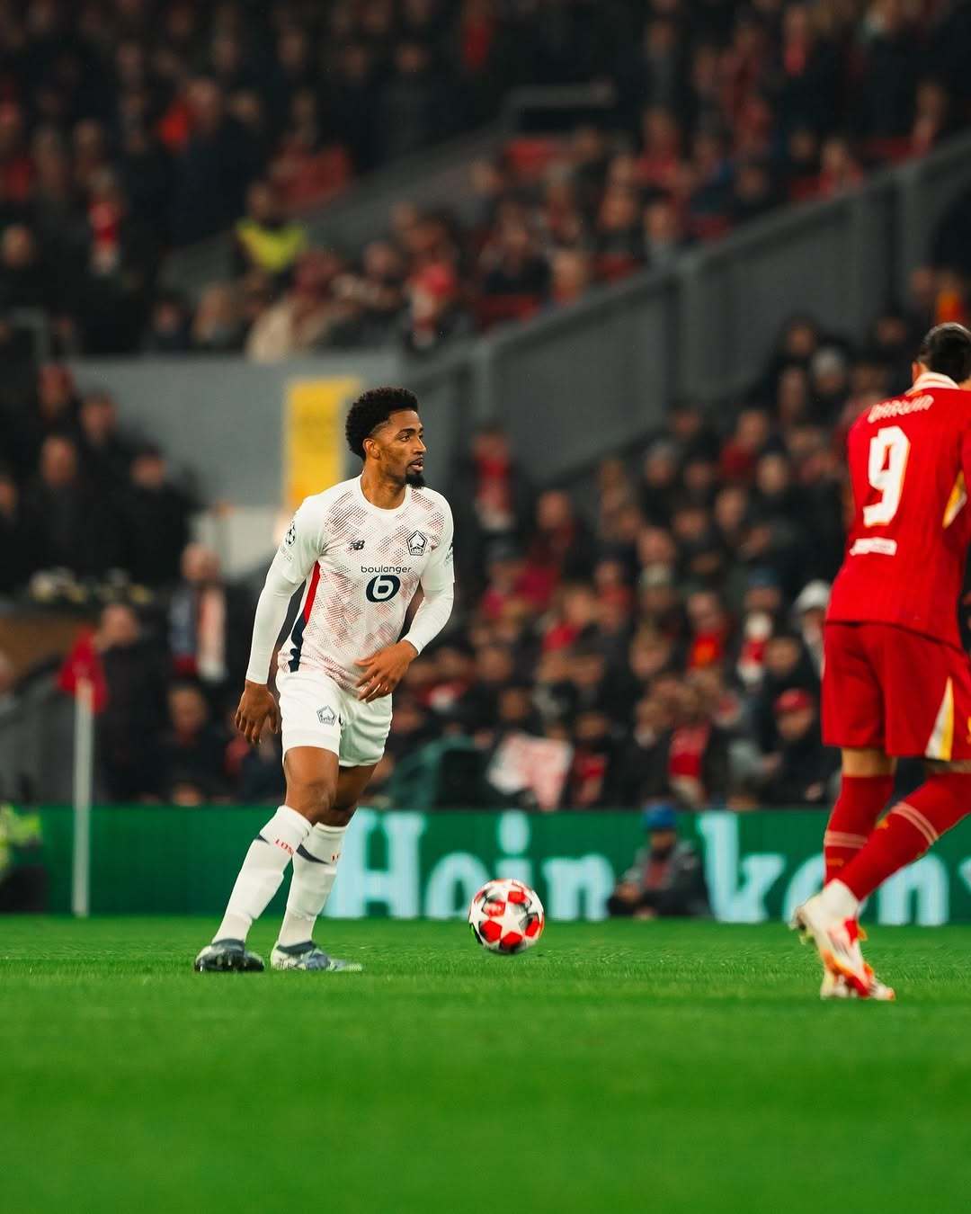 里尔队在周六比赛中打入多个进球取胜