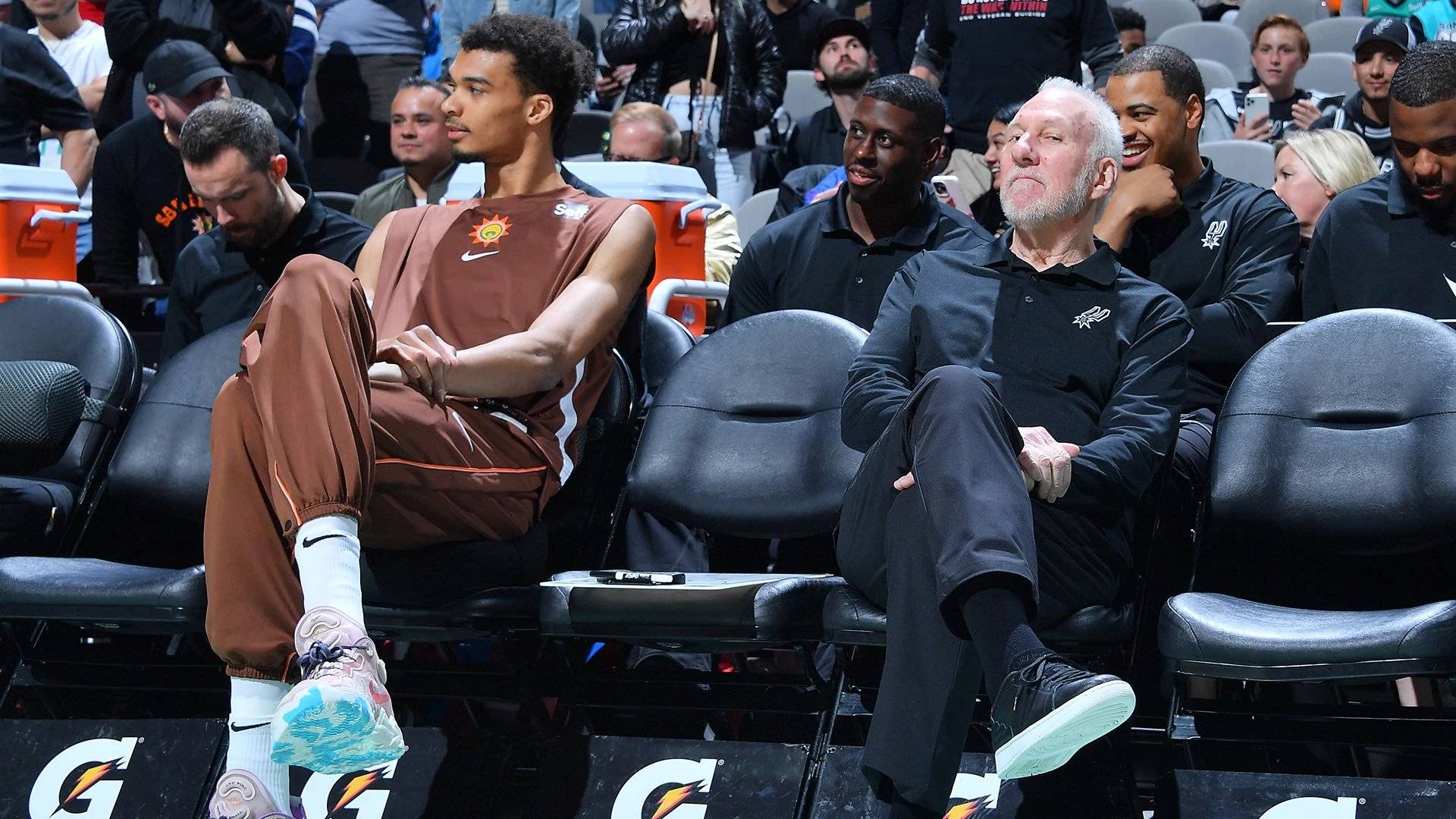 鹈鹕队客场逼平马刺，展现不俗实力的简单介绍