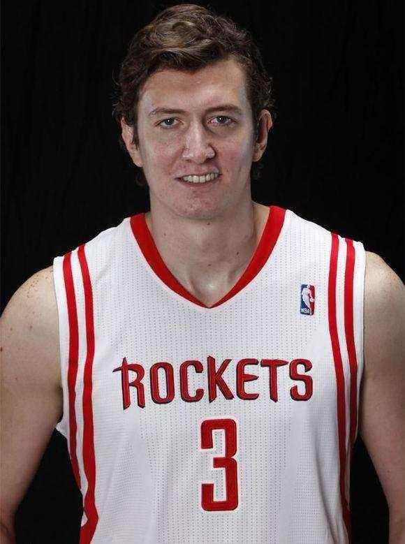 捷克中锋射门技术精湛近期成为球队进攻焦点 捷克中锋射门技术精湛近期成为球队进攻焦点