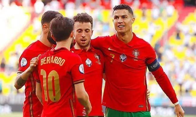 葡萄牙惨遭横扫，希腊-零封对手，小组积分憾失领先的简单介绍