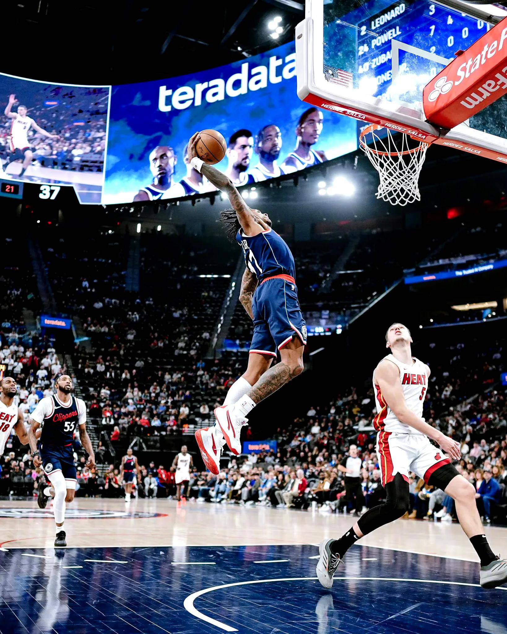 包含快船后卫大爆发，狂砍季后赛生涯新高的词条