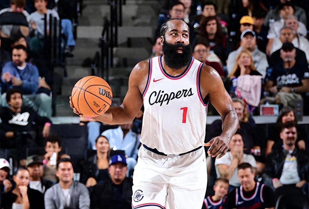 关于火箭大将哈登单场砍下三双刷新个人纪录的信息