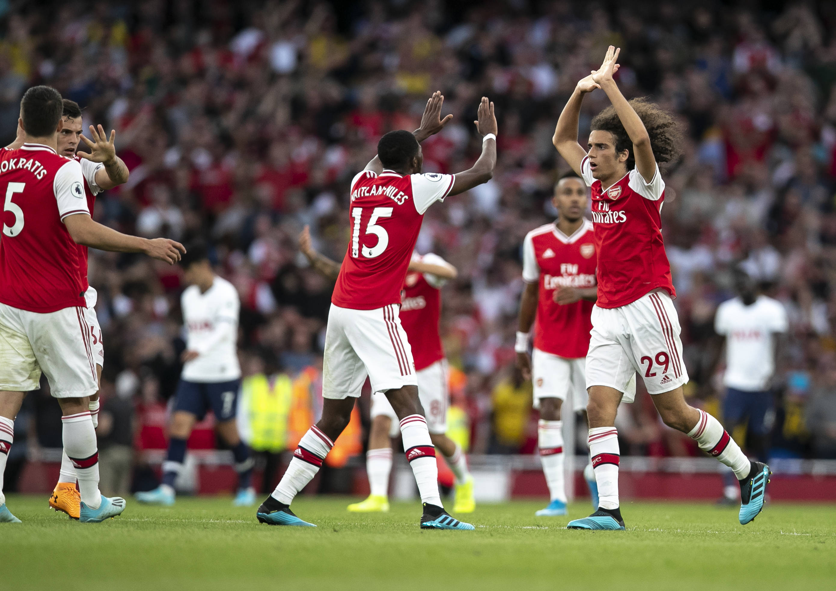 开云体育平台APP-莱斯特城客场告捷,取得关键胜利!