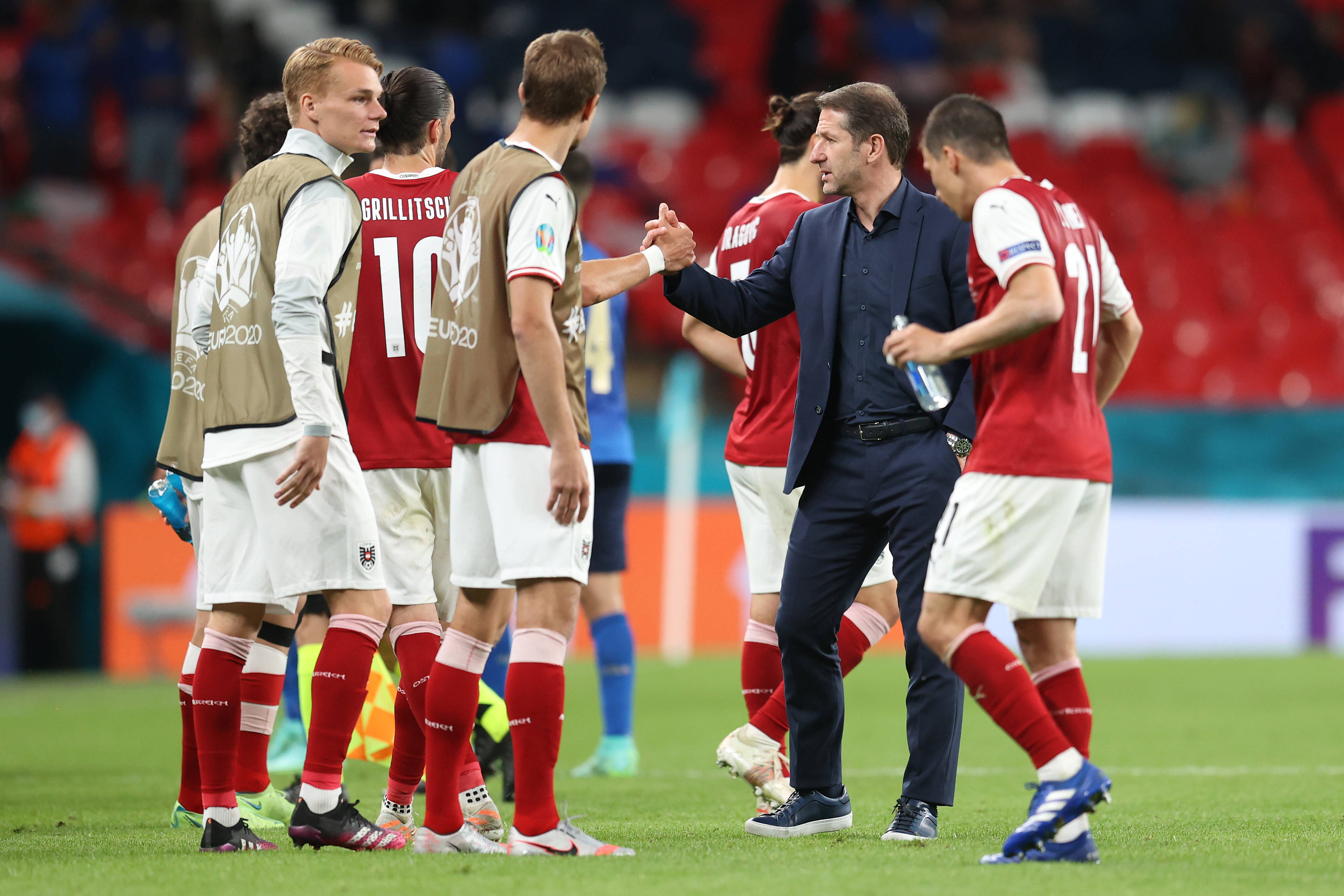 欧国联比赛中一支实力超群的球队夺冠