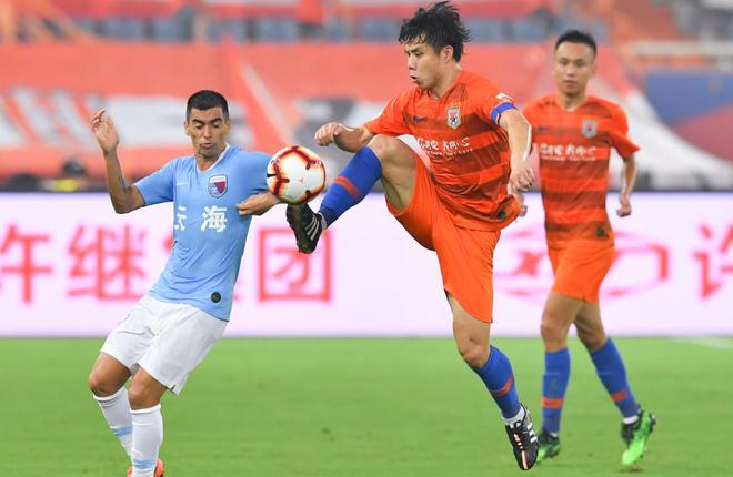 开云体育官网-上港迎战鲁能，双方实力均衡