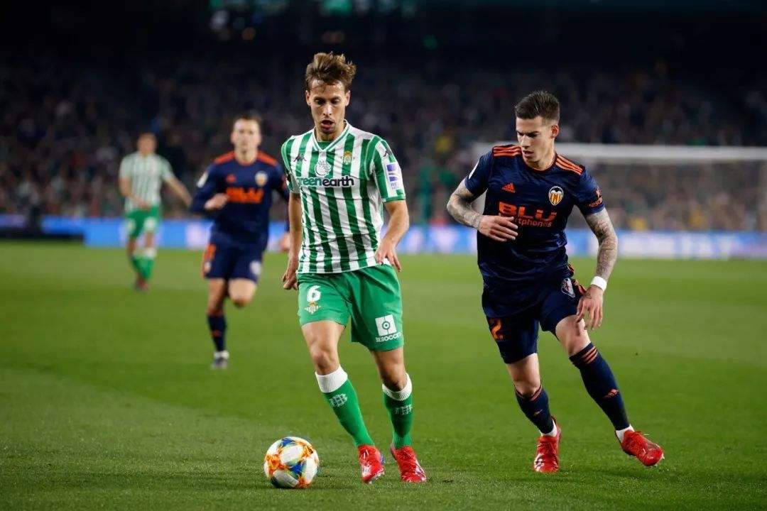 强势的瓦伦西亚,一路狂飙欧冠擂台的简单介绍 强势的瓦伦西亚,一路狂飙欧冠擂台的简单介绍