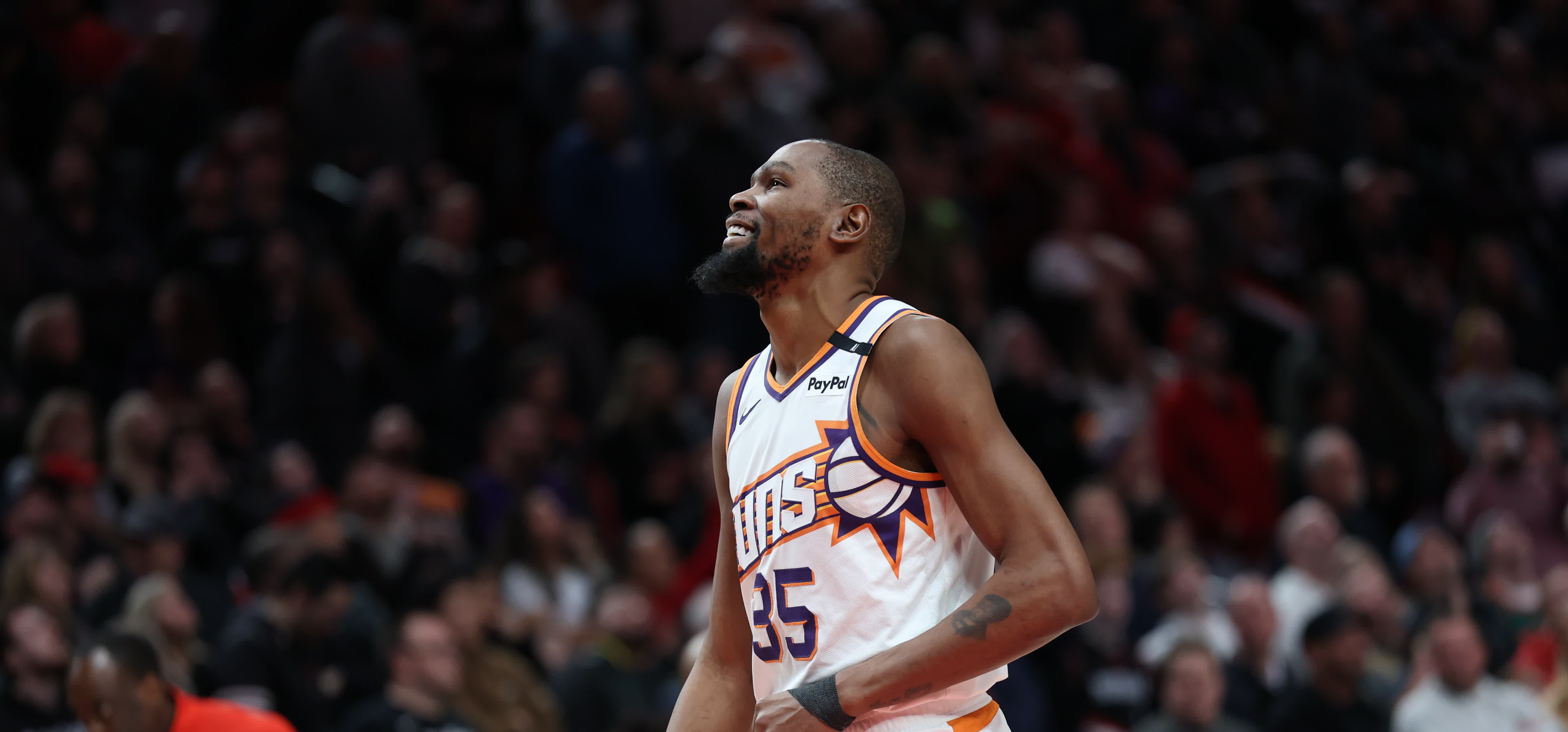 包含火箭队前锋接受手术治疗，预计将缺阵数周的词条