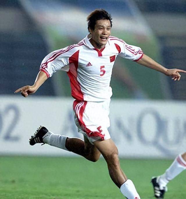 亚洲足球明星为国家队赢得胜利