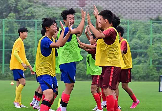 包含国内足球一线队士气高涨备战重要足球赛事的词条