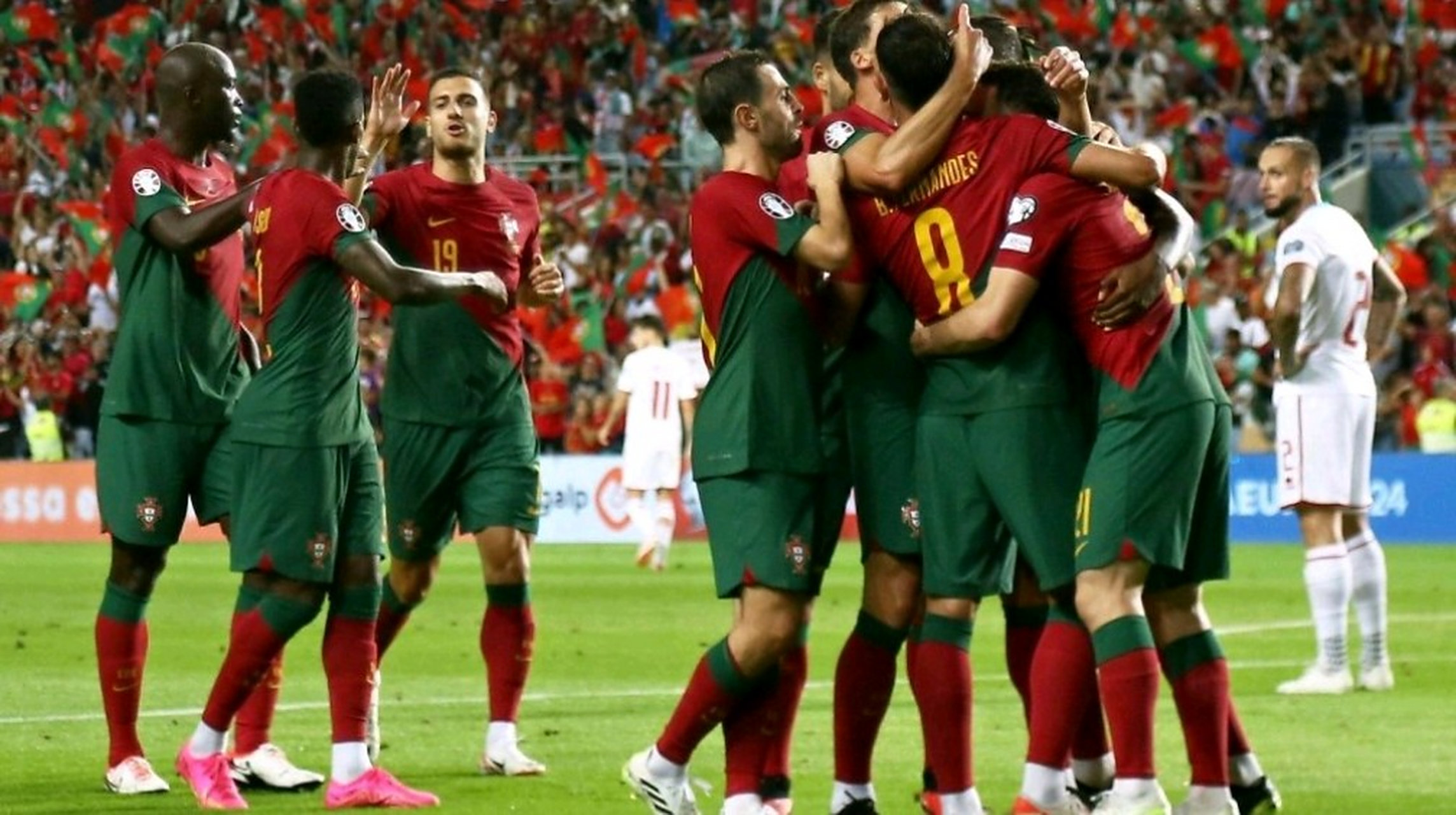 卢森堡在欧预赛中以一球战胜比利时