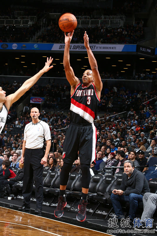 篮网力克尼克斯,麦科勒姆点燃赛场 篮网力克尼克斯,麦科勒姆点燃赛场