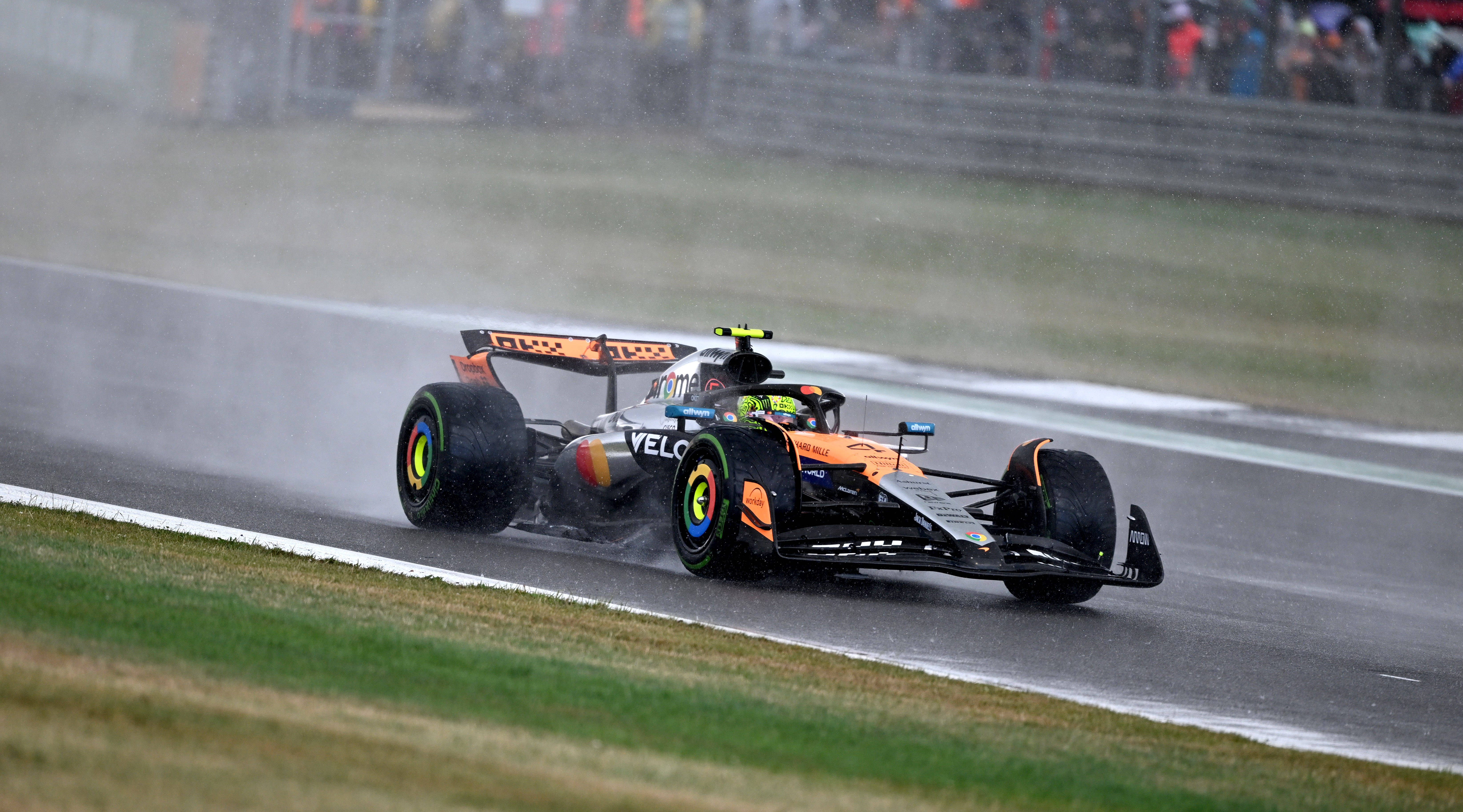 索伯车队完胜红牛车队,维斯塔潘点燃赛场 索伯车队完胜红牛车队,维斯塔潘点燃赛场