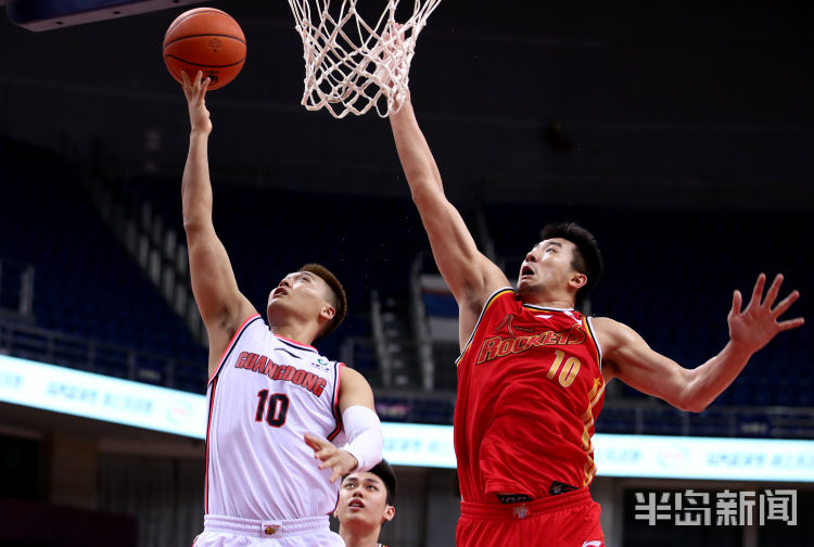 江苏队轻取辽宁队,易建联点燃赛场 江苏队轻取辽宁队,易建联点燃赛场