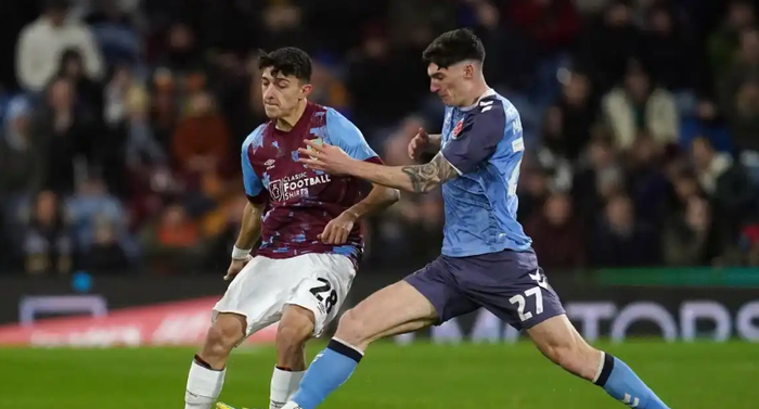 纽卡斯尔胜伯恩利，实力碾压取得胜利