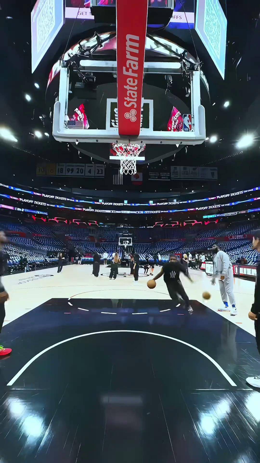 欧洲球员在比赛中展现出优异的篮球技艺