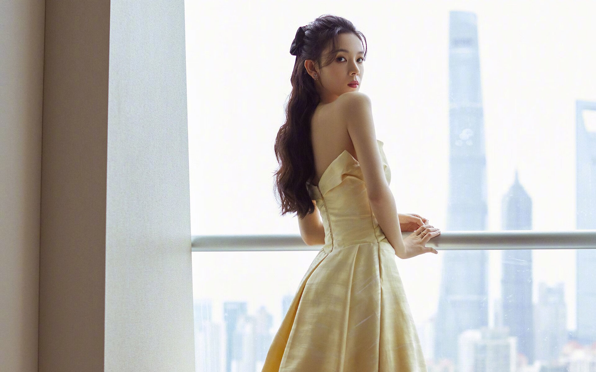 开云体育app-F1年度争冠之夜，那位隐入维修区阴影的奇兵，如何成为赛道上唯一的上帝？