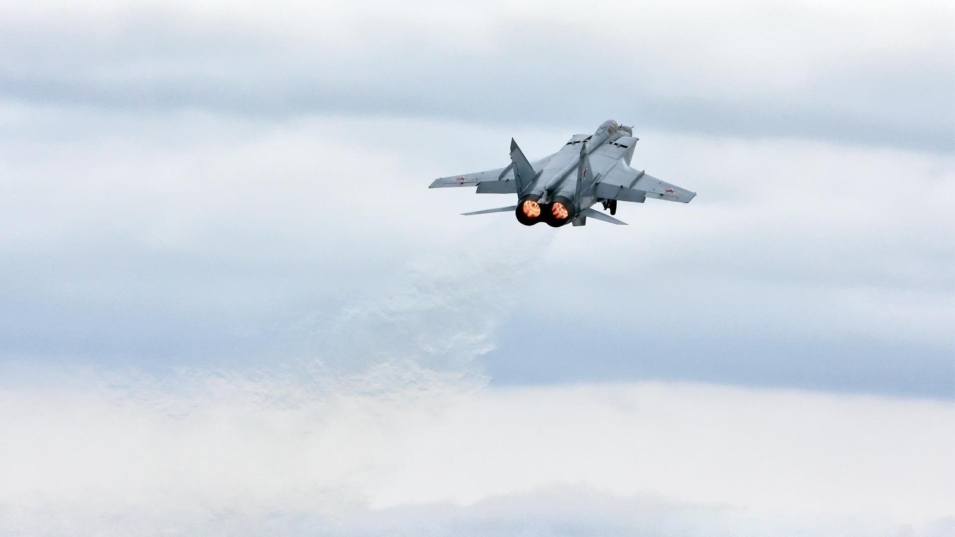 范弗利特单节21分射穿北岸花园，76人攻克绿军主场夺关键胜利