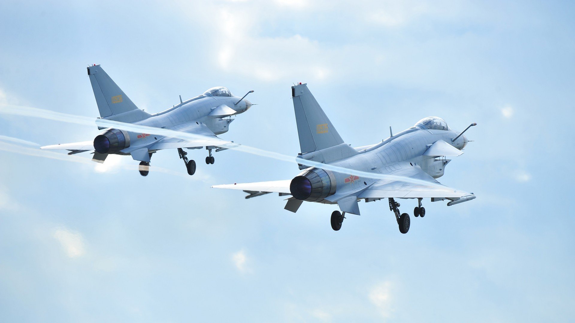 开云体育官网-勇士全面压制新疆队，布伦森关键战不手软