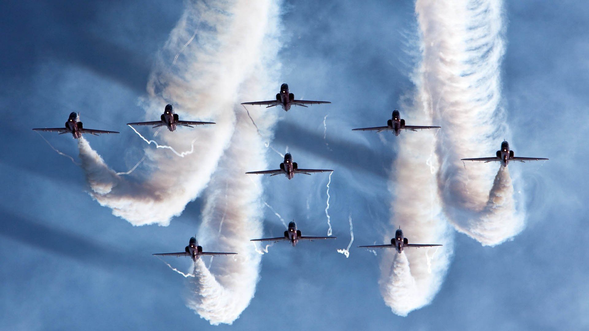 开云平台-绿茵场上的封锁，街道上的飞驰，竞技场上的两种主宰