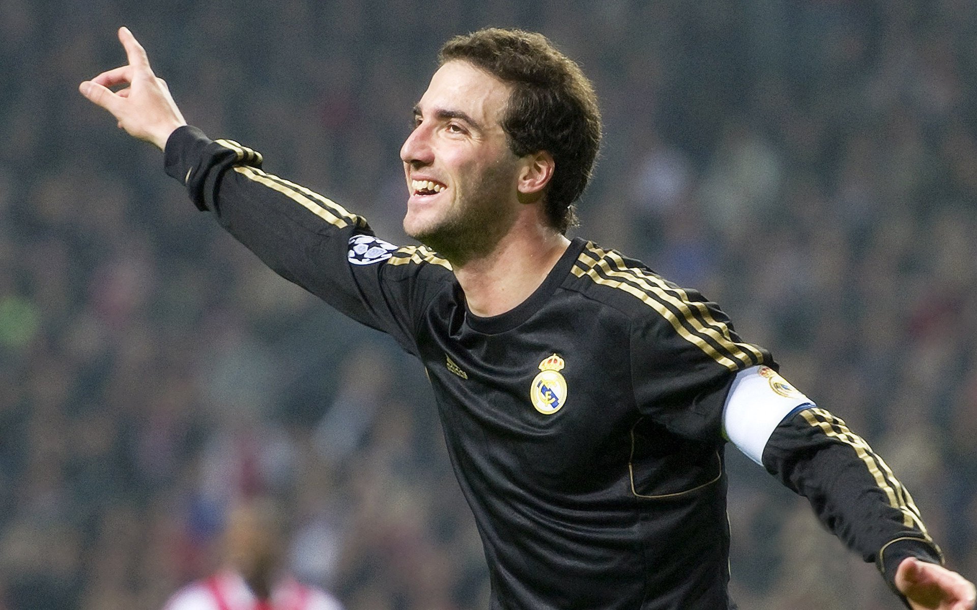 开云体育APP下载-铁壁VS狂澜，曼城锁链绞杀里昂，阿劳霍轰出生涯代表作